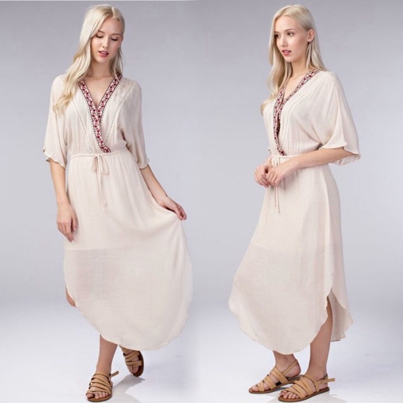 Honey Belle Dresses & Skirts - Boho embroidered peasant midi dress